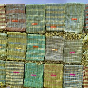 Krama ( foulard rayé du Cambodge) du centre Karuna, série Vert